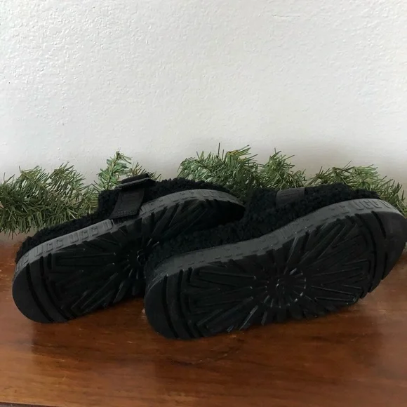 NWOT ugg fluffita slippers - Picture 6 of 6